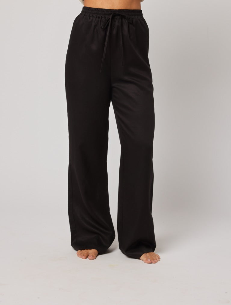 SAANJ Top – The Art of Effortless Sophistication