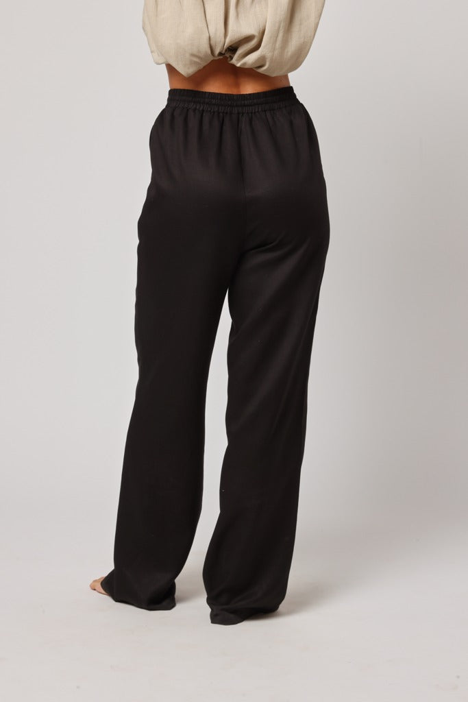 SAANJ Top – The Art of Effortless Sophistication