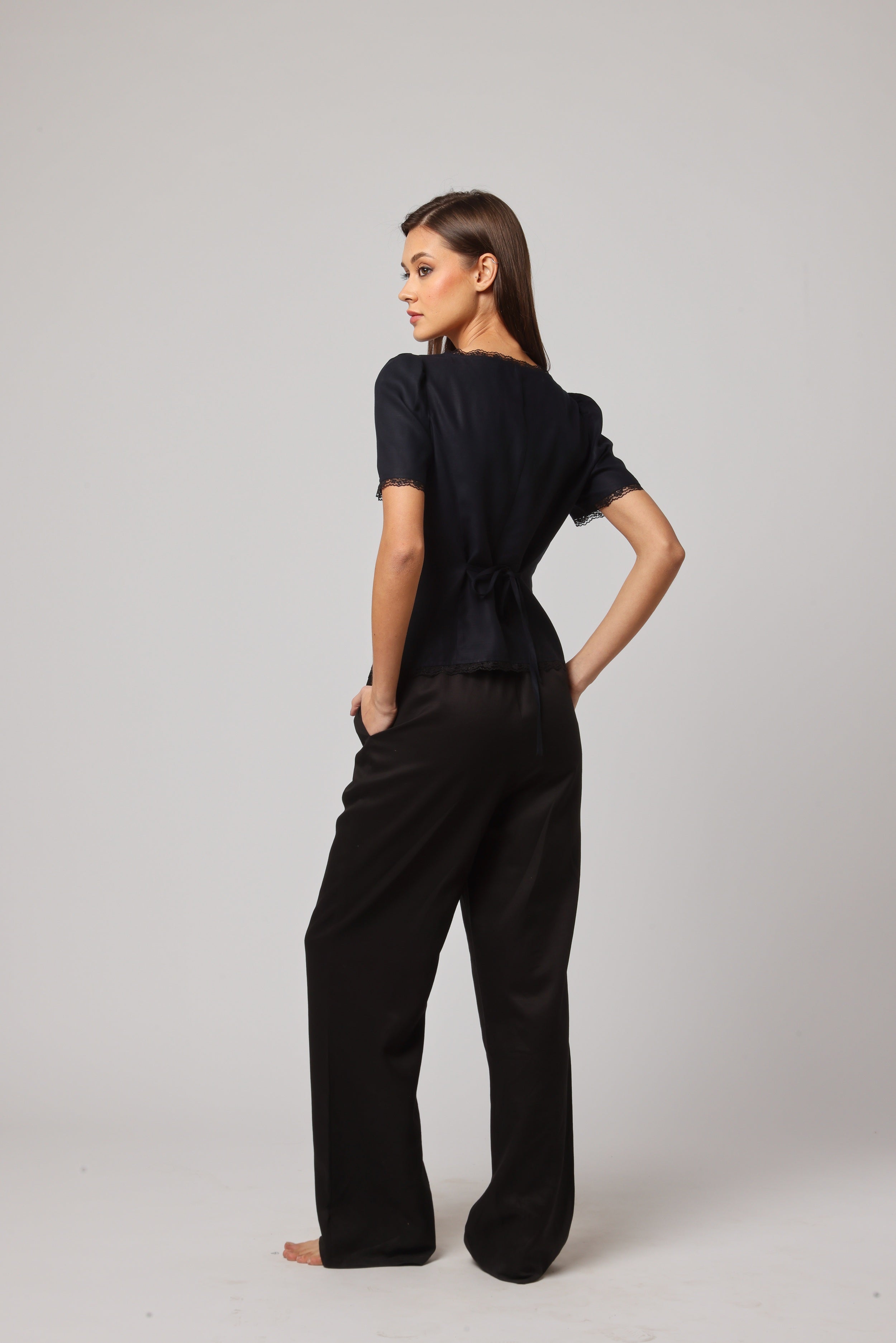 Tara Top - Effortless Elegance in Linen