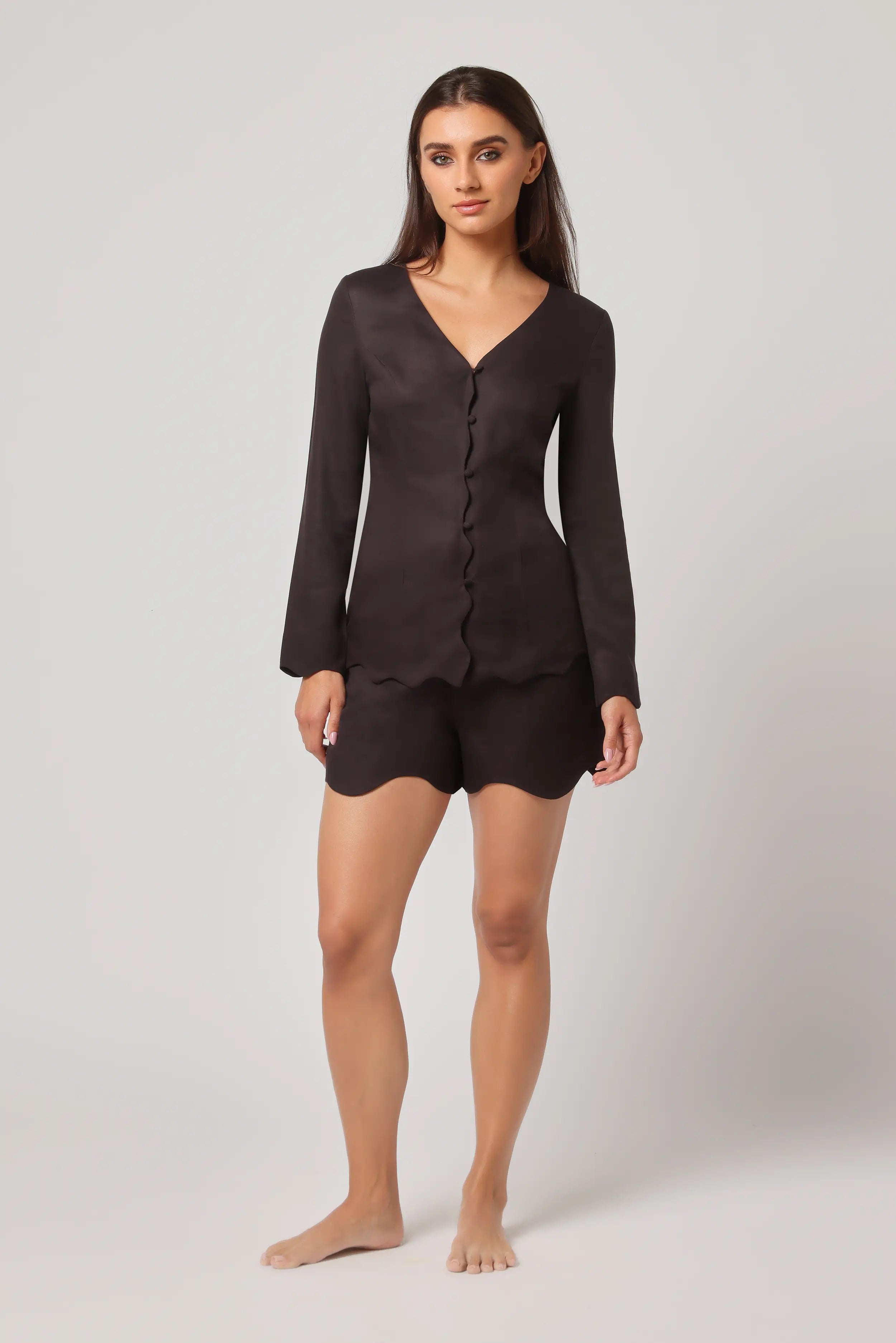 Arz Shorts – Strength and Sophistication in Linen