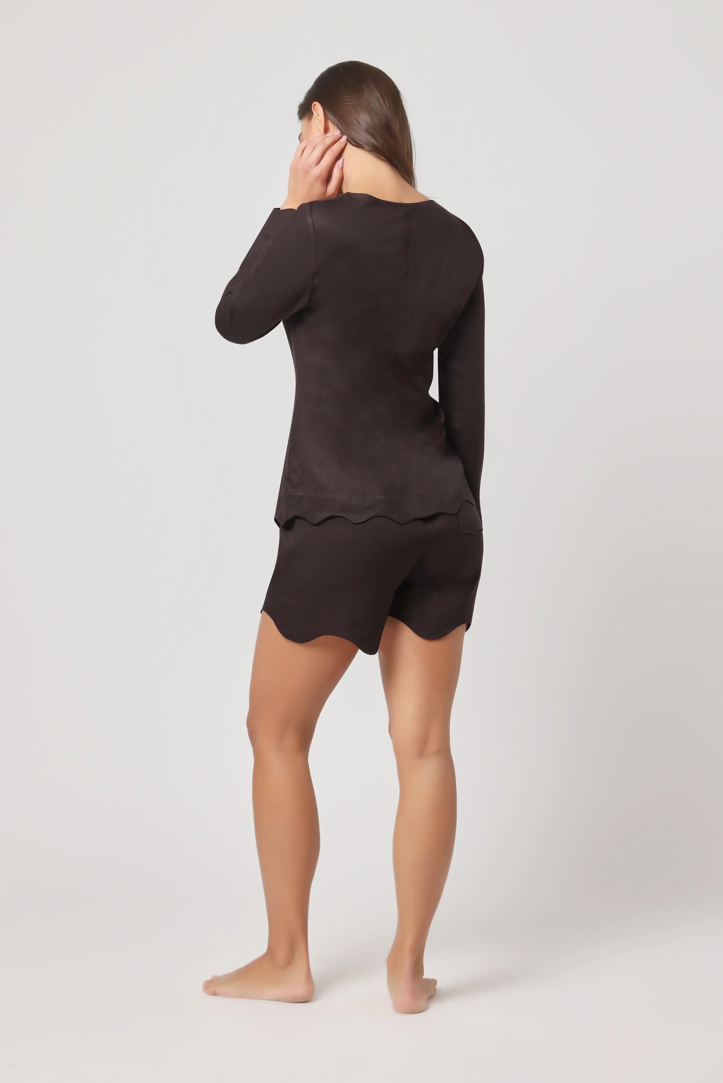 Arz Shorts – Strength and Sophistication in Linen