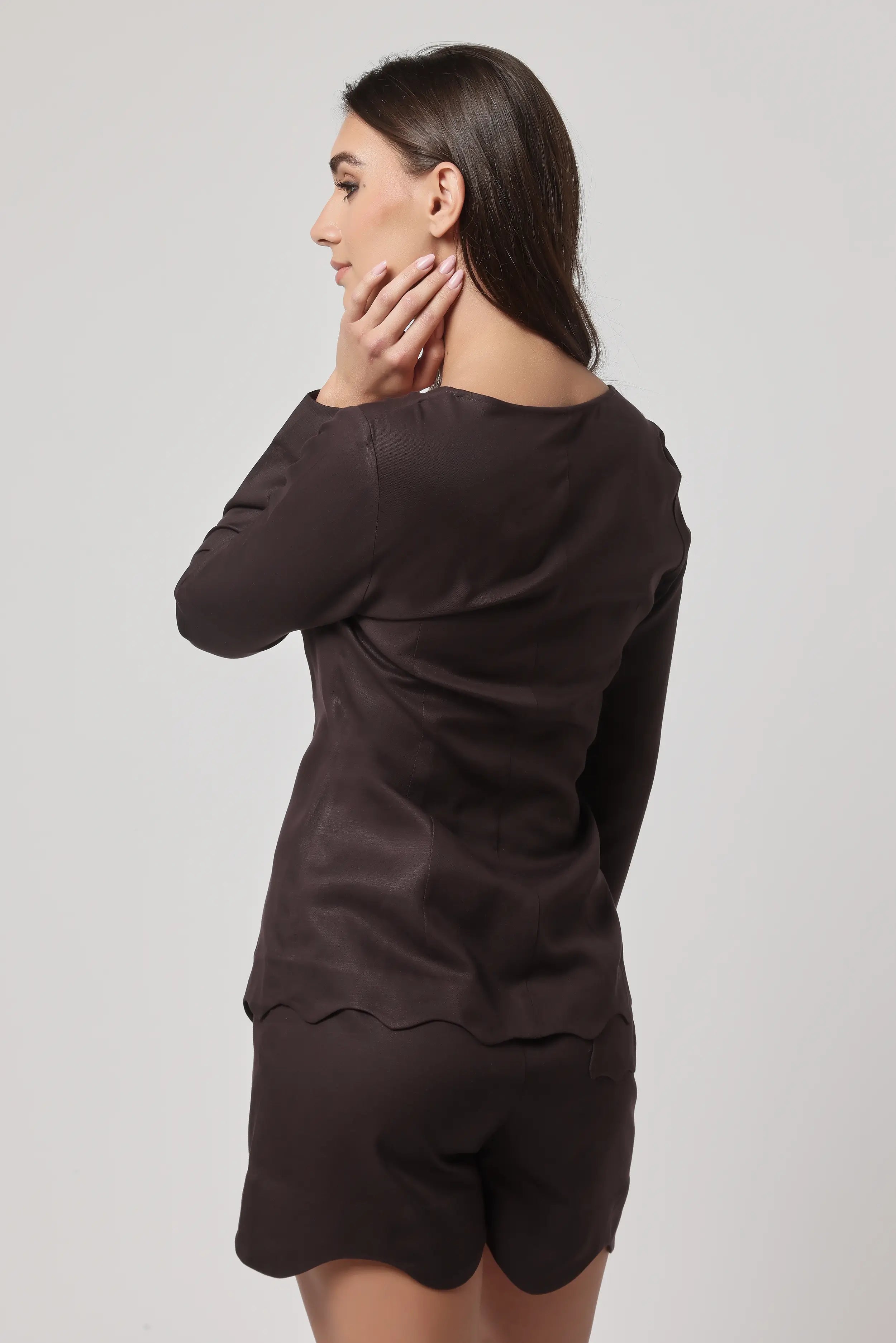 Arz Shorts – Strength and Sophistication in Linen