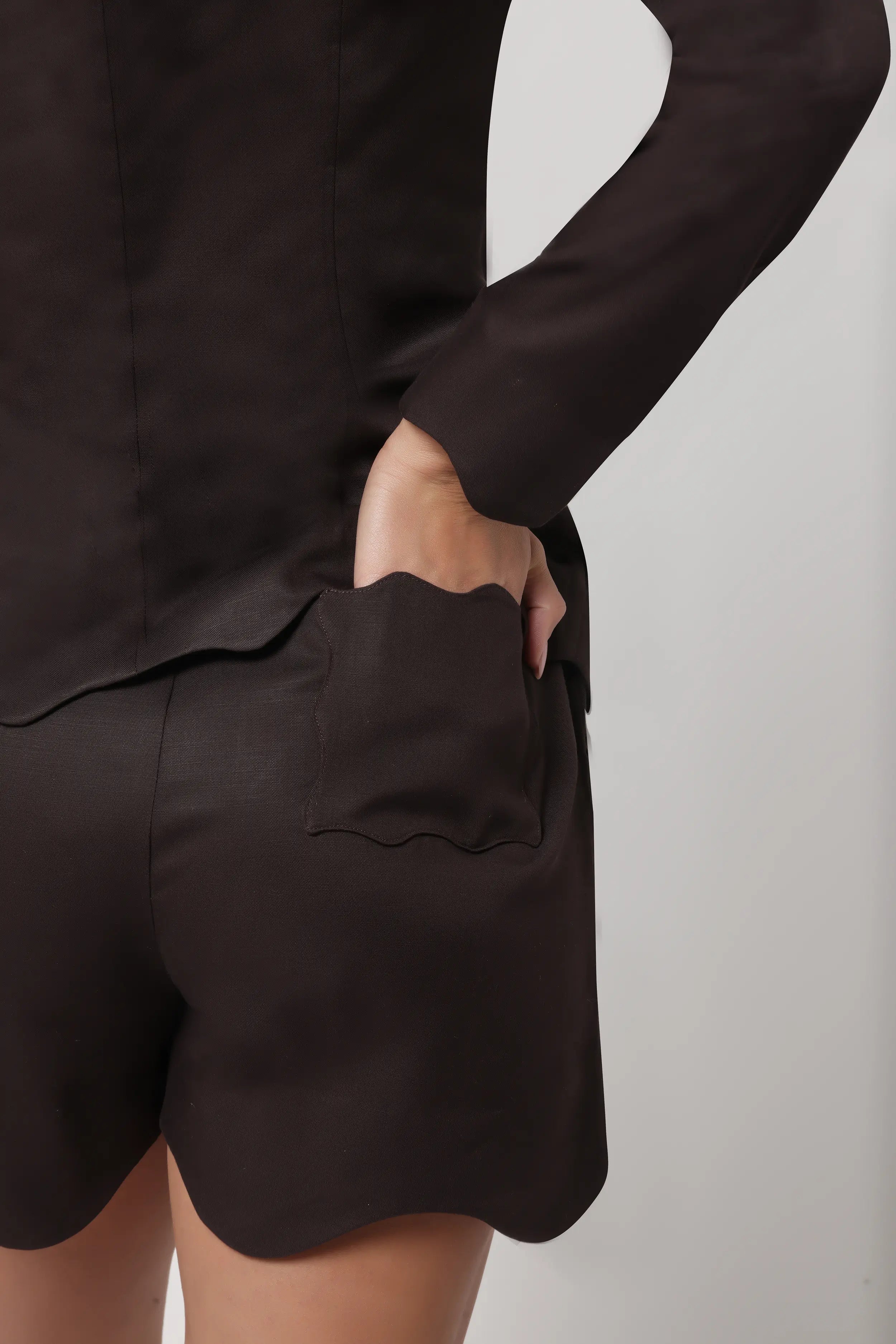 Arz Shorts – Strength and Sophistication in Linen